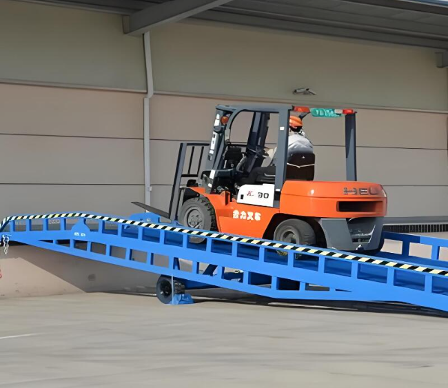 兰考移动式卸货平台（叉车用）